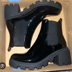 New JustFab Glossy Black Chunky Heel Boots